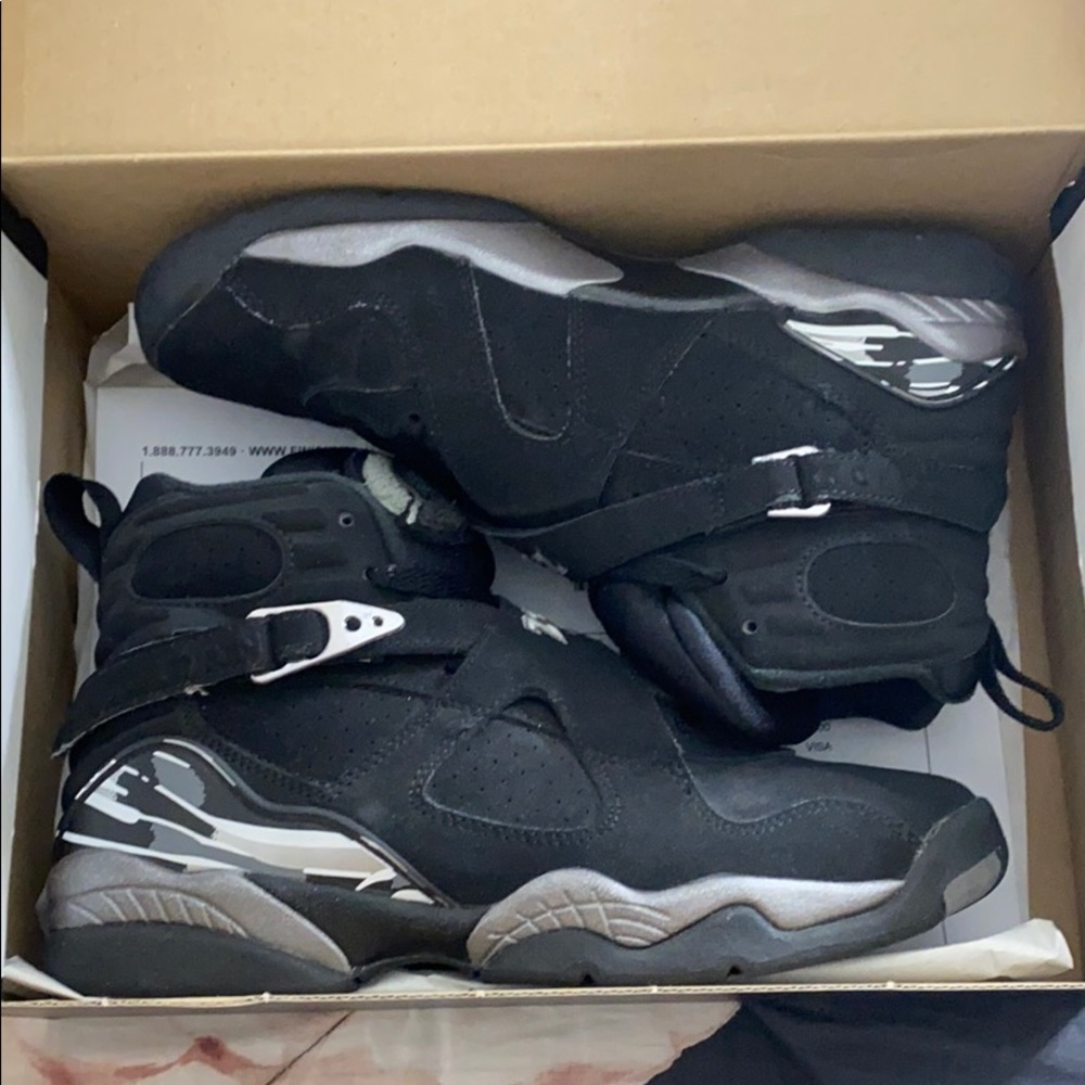 Black air jordan 8